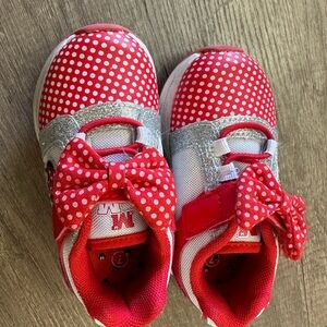 Toddler Girl Size 7 Minnie Mouse Light Up Sneakers- Bow Tennis Shoes